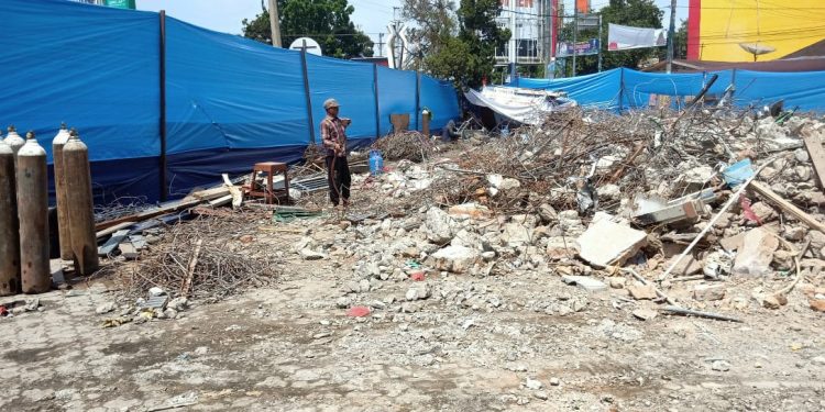 Proyek Peruntuhan Gedung BRI Rantauprapat Dikerjakan "Siluman" Material Dijualbelikan Proyek Peruntuhan Gedung BRI Rantauprapat Dikerjakan "Siluman" Material Dijualbelikan