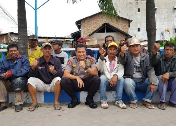 Polisi Berbagi, Polsek Percut Sei Tuan Berbagi dengan Abang Becak