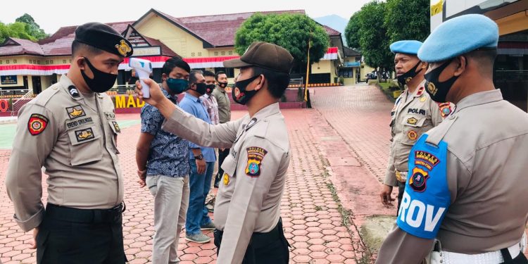 Cegah Penyebaran Covid-19, Personil dan Warga Wajib Patuhi Protokol Kesehatan di Mapolres Madina