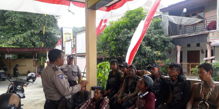 Saat Sejumah Pejabatnya Ditetapkan Sebagai Tersangka Korupsi, Siantar Dikunjungi Anak Punk yang Bangga Tidak Nyolong Uang Negara Saat Sejumah Pejabatnya Ditetapkan Sebagai Tersangka Korupsi, Siantar Dikunjungi Anak Punk yang Bangga Tidak Nyolong Uang Negara