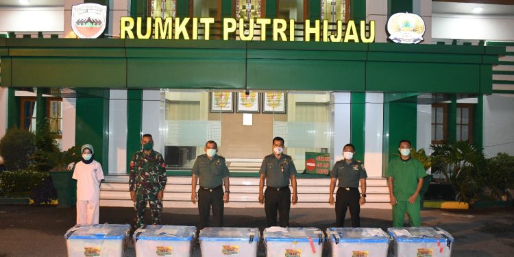 Ketua Umum Persit KCK Beri Bantuan Multi Vitamin Bagi Petugas Medis RST Kodam I/BB Ketua Umum Persit KCK Beri Bantuan Multi Vitamin Bagi Petugas Medis RST Kodam I/BB