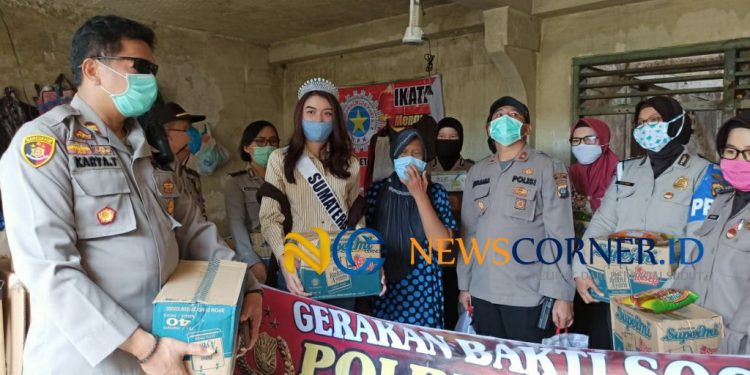 Sri Bunga Rizky, Putri Indonesia Sumut 2018 dan Kapolsek Helvetia Bantu Keluarga Korban Kebakaran Sri Bunga Rizky, Putri Indonesia Sumut 2018 dan Kapolsek Helvetia Bantu Keluarga Korban Kebakaran