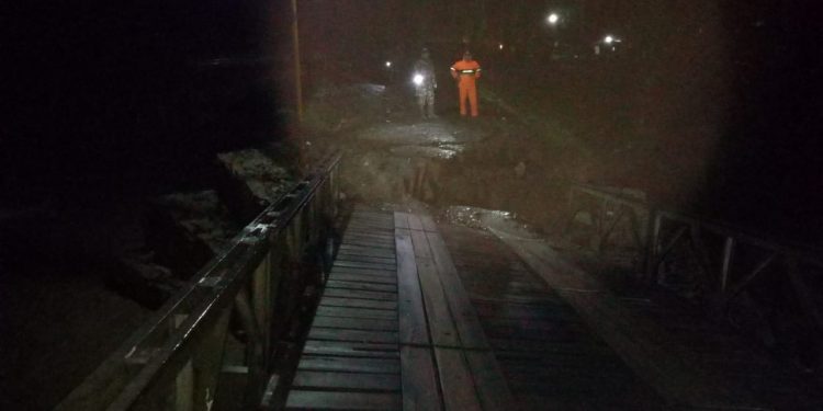Jembatan Bailey Siantar-Tanah Jawa Putus Jembatan Bailey Siantar-Tanah Jawa Putus