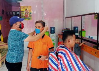 Persatuan Wartawan Indonesia di Tarutung Bagikan Masker