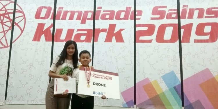 Yosua A Sitompul, Siswa SD Plus Pride Raih Penghargaan Olimpiade Sains Kuark
