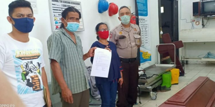 Ditemukan Tewas di Eks Terminal, Jenazah Eldina Siahaan Dijemput Putranya Suhendra Saragih Ditemukan Tewas di Eks Terminal, Jenazah Eldina Siahaan Dijemput Putranya Suhendra Saragih