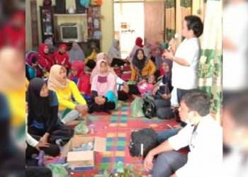 Ratnawati Radiapo Hasiholan Boru Sidabutar Silaturahmi dengan Kelompok Senam Kaum Ibu di Bandar Masilam