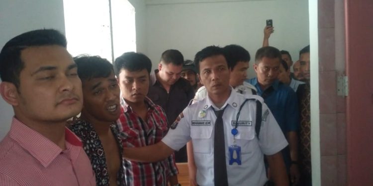 Rusun Pegawai RSU Dijadikan Tempat Pesta Sabu, Rahmad Siregar Diamankan Rusun Pegawai RSU Dijadikan Tempat Pesta Sabu, Rahmad Siregar Diamankan