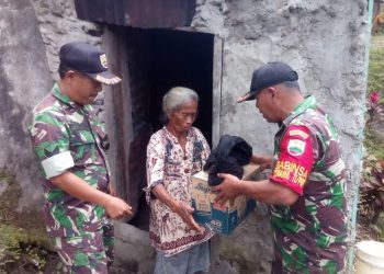 Koramil 11/Parapat Santuni warga Kurang Mampu
