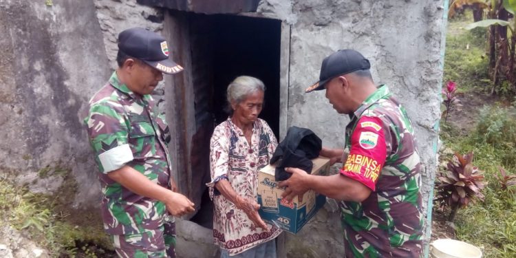 Koramil 11/Parapat Santuni warga Kurang Mampu