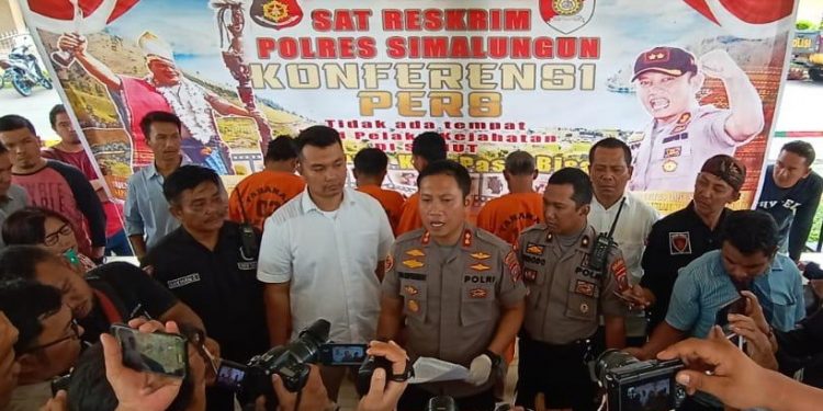 Polres Simalungun Ungkap Kasus Perampokan dan Pencurian Kendaraan Bermotor Polres Simalungun Ungkap Kasus Perampokan dan Pencurian Kendaraan Bermotor