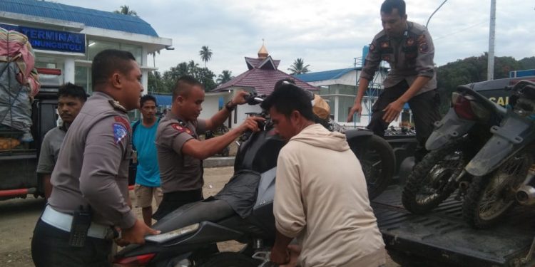 Cegah Masuknya Kendaraan Curian, Polres Nias Gelar Razia di Pelabuhan