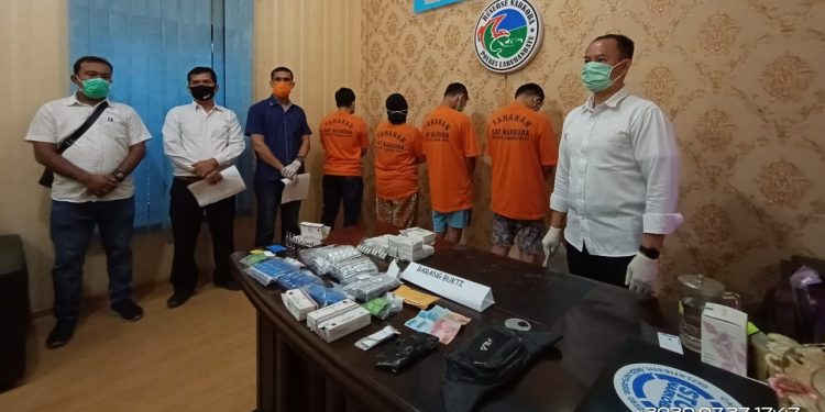 Tiga Pegawai Rumah Sakit Umum Edarkan Obat tanpa Resep Dokter untuk Pesta Psikotropika Tiga Pegawai Rumah Sakit Umum Edarkan Obat tanpa Resep Dokter untuk Pesta Psikotropika