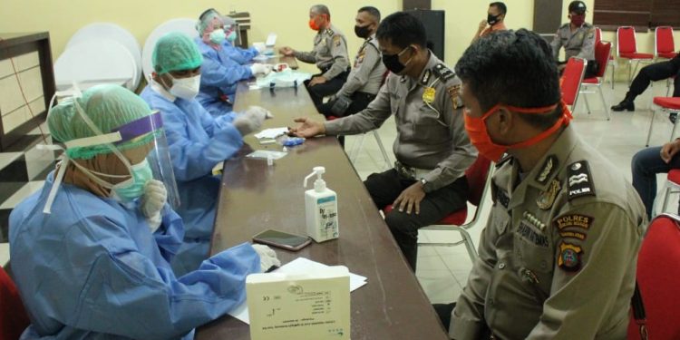 Dukung Penerapan New Normal, Personel Polres Sergai Ikuti Rapid Test Tahap II Dukung Penerapan New Normal, Personel Polres Sergai Ikuti Rapid Test Tahap II