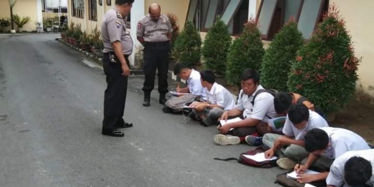 Sejumlah Siswa Terjaring Razia Polisi di Siantar Sejumlah Siswa Terjaring Razia Polisi di Siantar