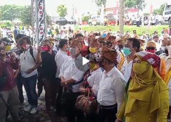 Hari Ini Radiapoh H Sinaga dan Zonny Waldi Mendaftar Ke KPUD Simalungun