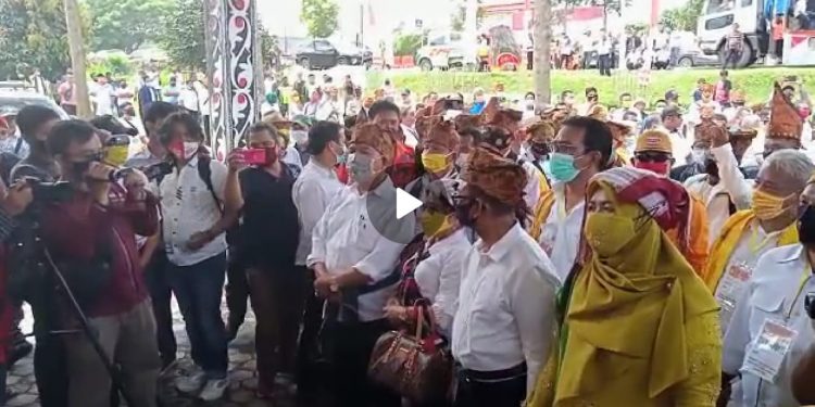Hari Ini Radiapoh H Sinaga dan Zonny Waldi Mendaftar Ke KPUD Simalungun Hari Ini Radiapoh H Sinaga dan Zonny Waldi Mendaftar Ke KPUD Simalungun