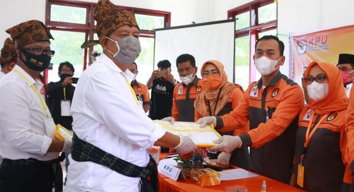 Diusung 20 Kursi di DPRD, RHS - ZW Resmi Diterima KPU Simalungun
