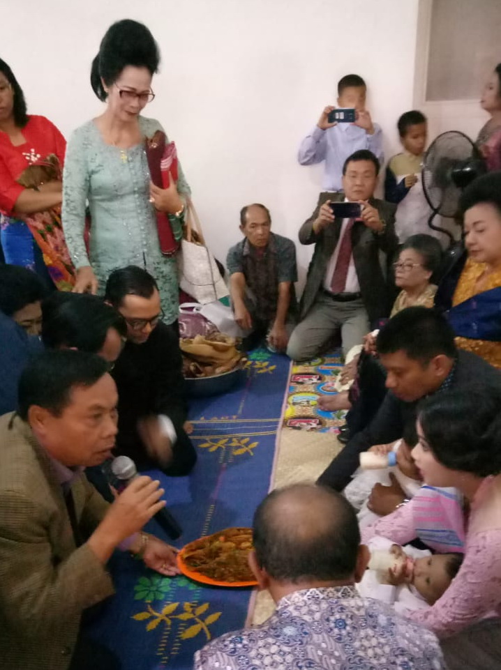 Keluarga Pasangan Letkol Inf.Rico Siagian dan Rachel Clarissa Sitohang Rayakan Pembaptisan Putra Putrinya Keluarga Pasangan Letkol Inf.Rico Siagian dan Rachel Clarissa Sitohang Rayakan Pembaptisan Putra Putrinya