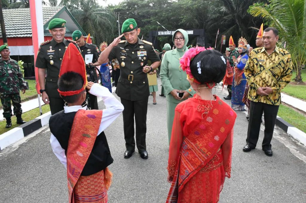 Letkol Inf Agustatius Sitepu Pimpin Brigif 7 Rimba Raya Letkol Inf Agustatius Sitepu Pimpin Brigif 7 Rimba Raya