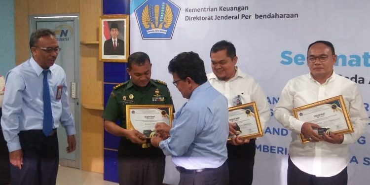 Rindam I/ Bukit Barisan Raih Sertifikat KPPN Sebagai Satker Kinerja Terbaik SM II 2018