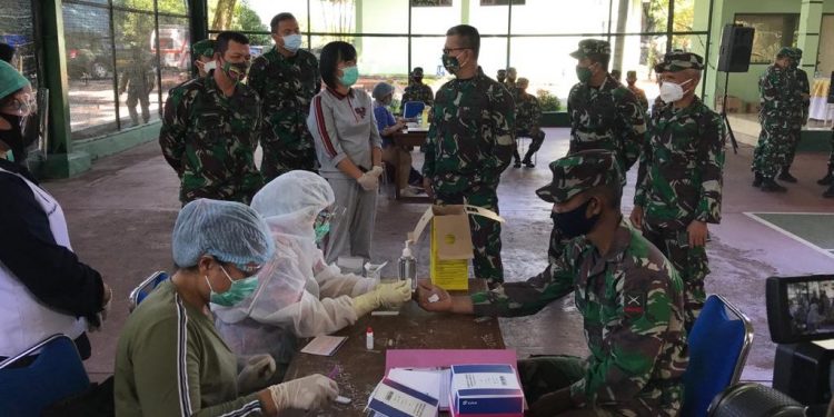 1377 Prajurit TNI Rindam I/BB Siantar Dirapid Test, 78 Reaktif dan Dievakuasi ke RS Putri Hijau Medan 1377 Prajurit TNI Rindam I/BB Siantar Dirapid Test, 78 Reaktif dan Dievakuasi ke RS Putri Hijau Medan