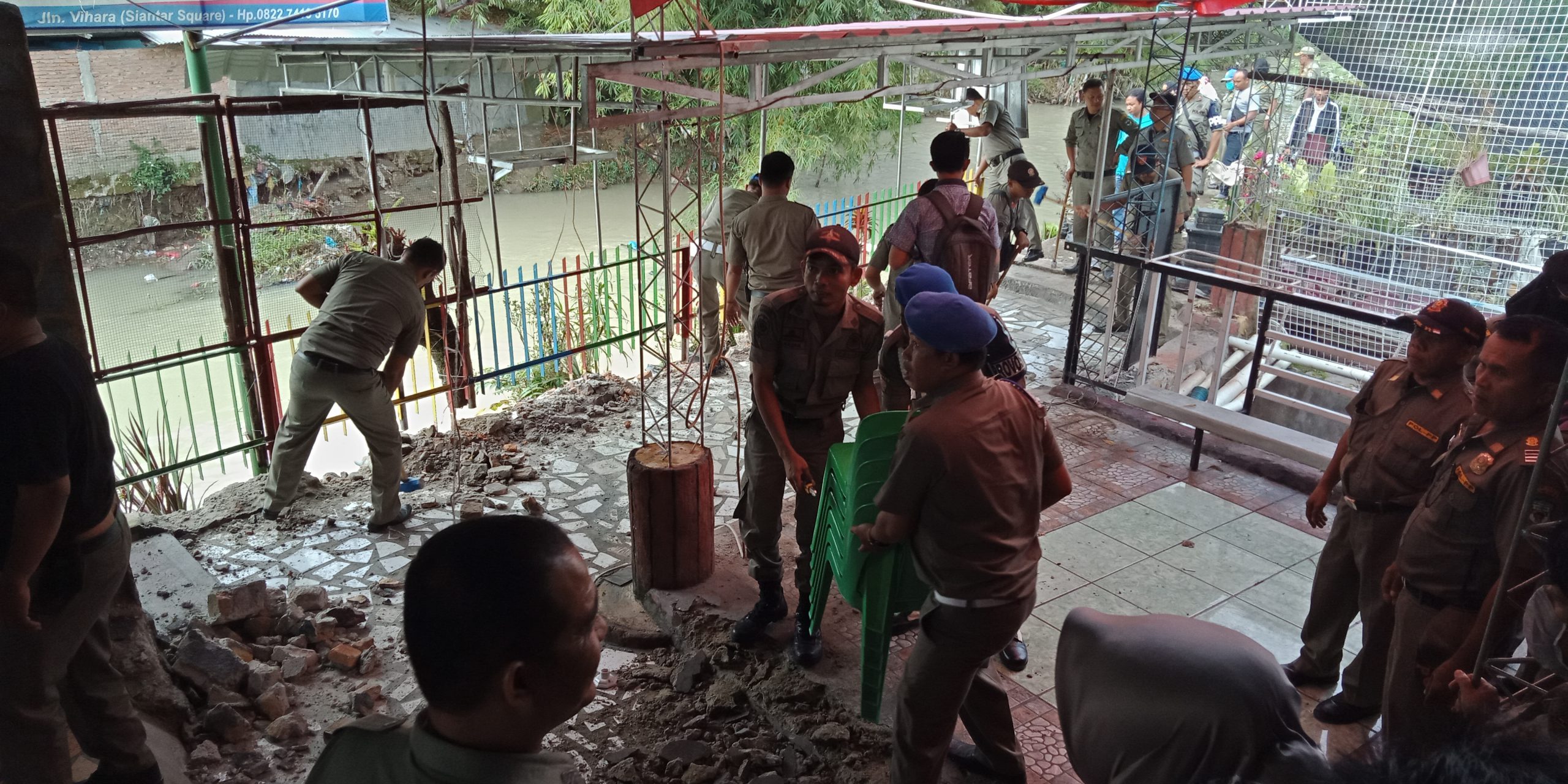 Cafe Siantar River Side Dibongkar Satpol PP, Pemilik Minta Semua Diberlakukan Sama