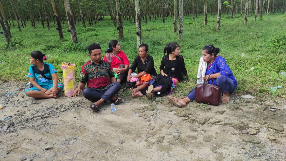 Mobil Atlas Bawa Rombongan dari Tanah Jawa Tabrakan dan Terbalik di Jalan Lintas Siantar-Medan Mobil Atlas Bawa Rombongan dari Tanah Jawa Tabrakan dan Terbalik di Jalan Lintas Siantar-Medan
