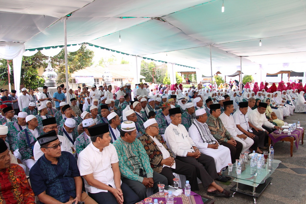 Hefriansyah Beserta Rombongan Jemaah Haji dan Hajjah Kota Siantar Tiba di Tanah Air Hefriansyah Beserta Rombongan Jemaah Haji dan Hajjah Kota Siantar Tiba di Tanah Air