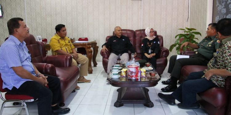 Danrem 032/WBR Kunjungan ke RRI Padang Danrem 032/WBR Kunjungan ke RRI Padang