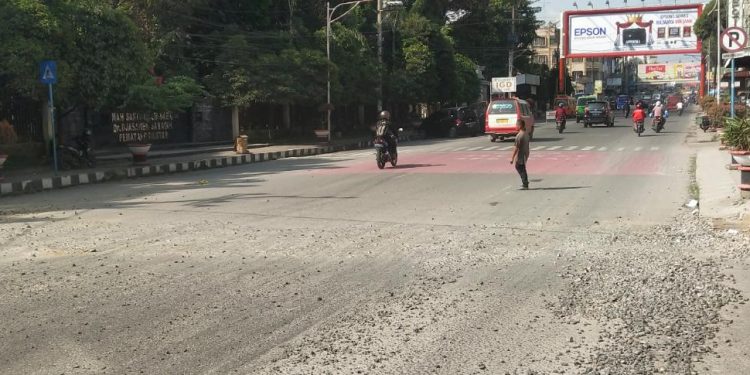 Pengerjaan Proyek di Sejumlah Ruas Jalan Siantar Ancam Keselamatan Pengendara Pengerjaan Proyek di Sejumlah Ruas Jalan Siantar Ancam Keselamatan Pengendara