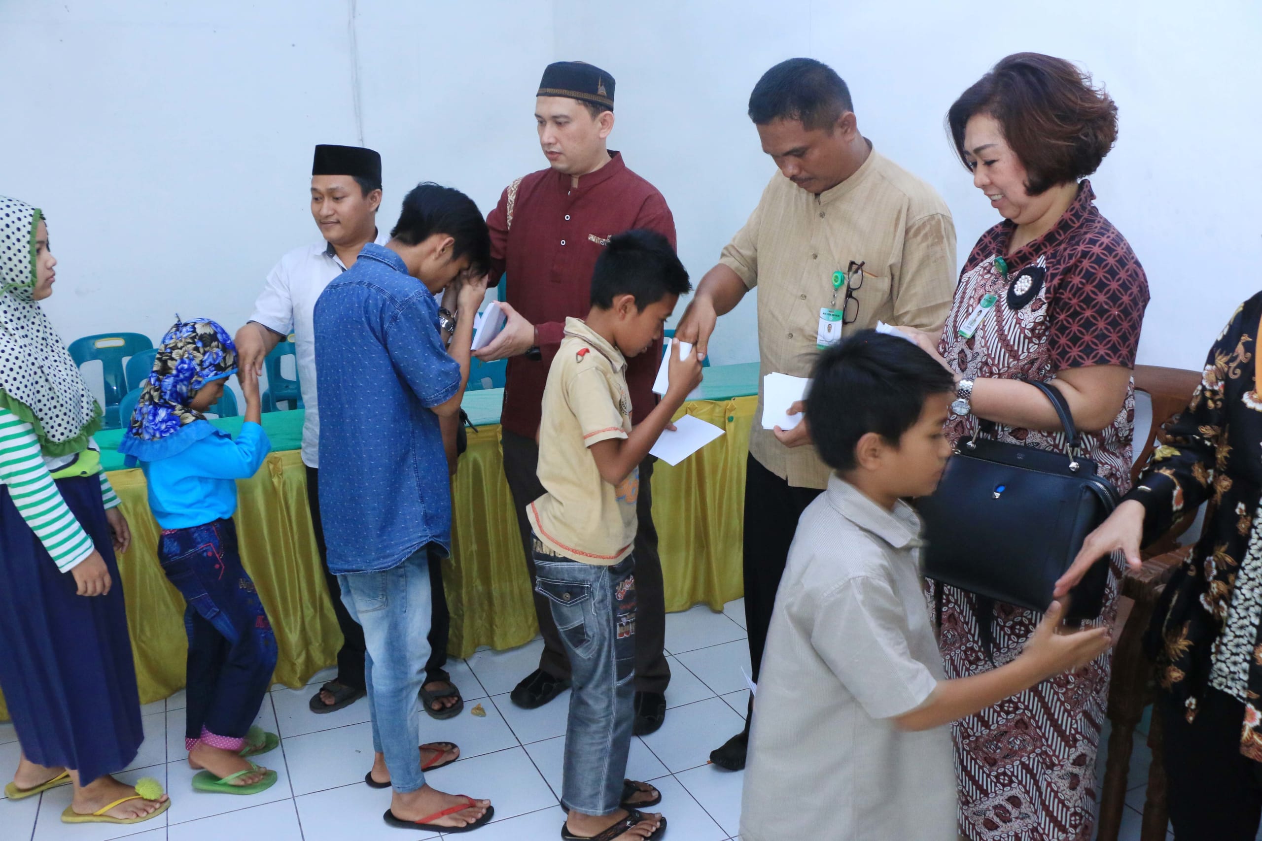 Rayakan HUT Ke 35, RS Vita Insani Santuni Anak-anak Panti Asuhan