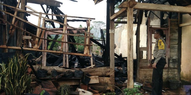 Ditinggal Pergi, Rumah Nurhayati Dilalap Si Jago Merah