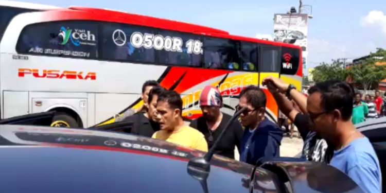 Video Penggerebekan Kurir Pembawa Dua Goni Sabu Asal Malaysia Tujuan Medan Video Penggerebekan Kurir Pembawa Dua Goni Sabu Asal Malaysia Tujuan Medan
