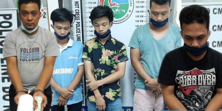 5 Orang Sindikat Narkoba di Siantar Ditangkap, BB Setengah Kilo Sabu dan Ekstasi 5 Orang Sindikat Narkoba di Siantar Ditangkap, BB Setengah Kilo Sabu dan Ekstasi