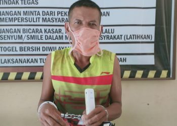 Asik Nunggu Pembeli Sambil Minum Tuak, Pengedar Sabu Serba Jadi Ditangkap Polisi