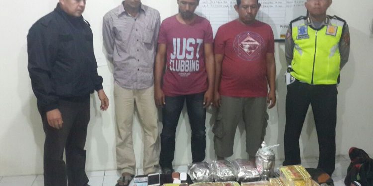 Bawa 13 Kg Sabu dan 19.909 Butir Ekstasi, Dua Pria ini Terancam Penjara Seumur Hidup Bawa 13 Kg Sabu dan 19.909 Butir Ekstasi, Dua Pria ini Terancam Penjara Seumur Hidup