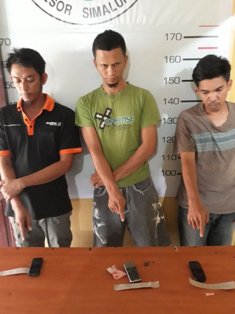 Polres Simalungun Bongkar Sindikat Peredaran Sabu, Tujuh Pria Diciduk dari Sejumlah Tempat di Siantar... Polres Simalungun Bongkar Sindikat Peredaran Sabu, Tujuh Pria Diciduk dari Sejumlah Tempat di Siantar...