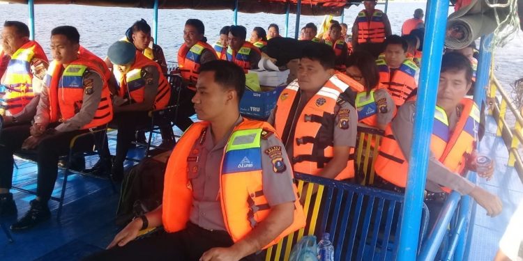 Kapolres Samosir Ajak Penyedia dan Pengguna Jasa Kapal di Danau Toba Utamakan Keselamatan Kapolres Samosir Ajak Penyedia dan Pengguna Jasa Kapal di Danau Toba Utamakan Keselamatan