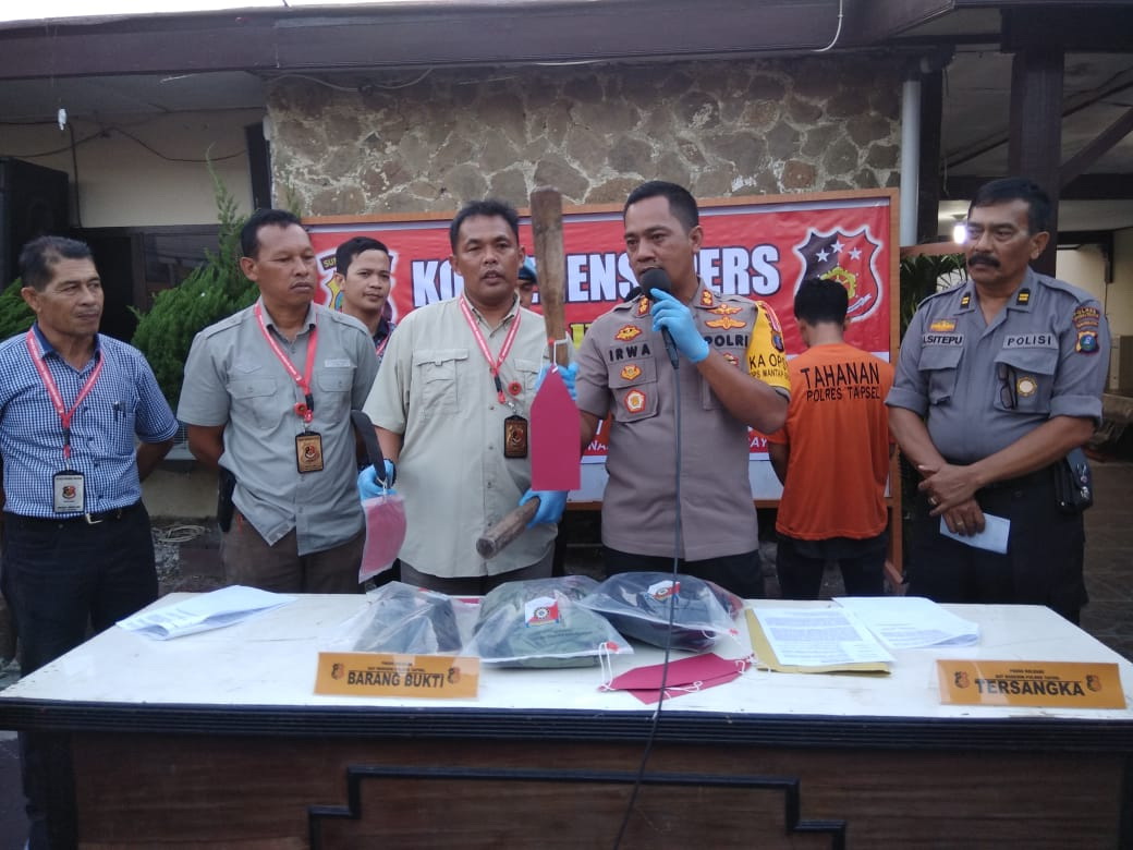 Sakit Hati Ibunya Kerap Disiksa, Dua anak Bantai Ayahnya