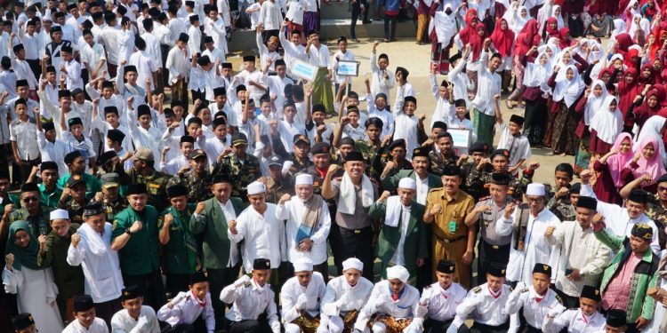 Kapolres Bogor Upacara Bersama Seribuan Santri