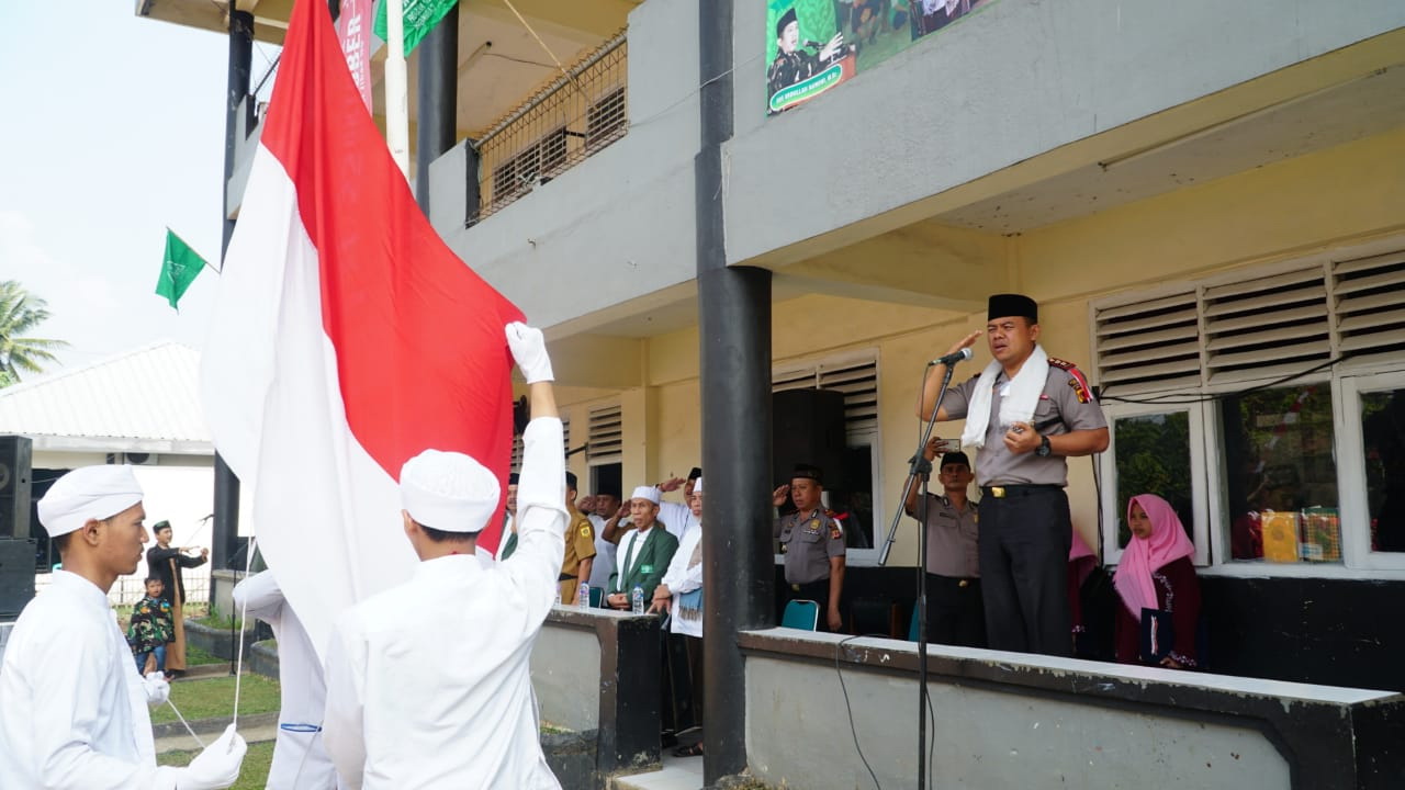 Kapolres Bogor Upacara Bersama Seribuan Santri