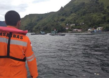 Bawa Penumpang dari Nainggolan, Kapal KM Roma Parsaulian Putus Kemudi di Tengah Danau Toba
