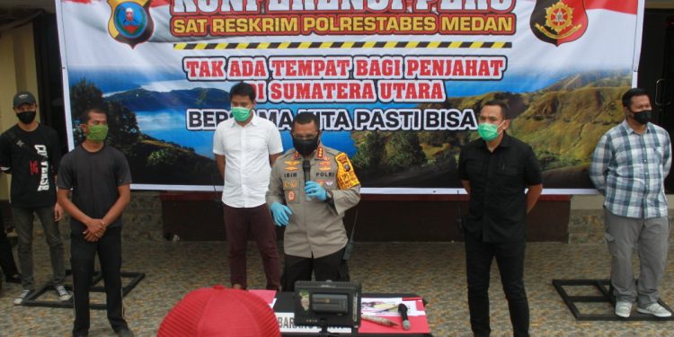 Penjahat Bersenjata Samurai Ditembak Mati di Medan