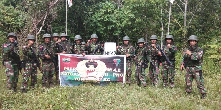 Satgas Pamtas Yonif 126/Kala Cakti Gelar Pengobatan Gratis Sembari Patroli Perbatasan