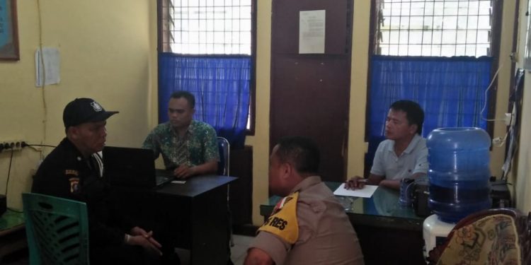 Tulis Komentar Bahwa Teroris Adalah Pengalihan Isu, Satpam Bank Sumut Diciduk Tulis Komentar Bahwa Teroris Adalah Pengalihan Isu, Satpam Bank Sumut Diciduk