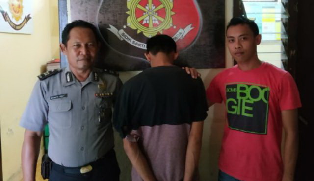 Pencuri Sepedamotor di Areal Persawahan Diringkus Warga Pencuri Sepedamotor di Areal Persawahan Diringkus Warga