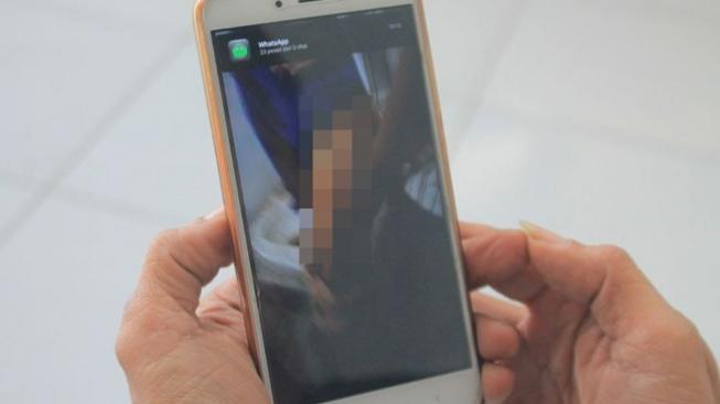 Cinta Ditolak, Foto Bugil Disebar, tapi Malah Minta Uang Cinta Ditolak, Foto Bugil Disebar, tapi Malah Minta Uang