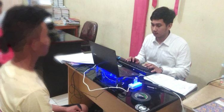 Bawa Sebilah Pisau, Remaja ini Diamankan Polres Nias dan Terancam 10 Tahun Penjara Bawa Sebilah Pisau, Remaja ini Diamankan Polres Nias dan Terancam 10 Tahun Penjara