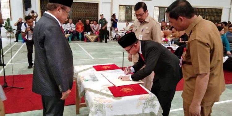 Prof. Dr. Fakhili Gulo, M.Sc Resmi Dilantik Sebagai Sekda Definitif